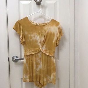 🌼Yellow tie dye romper🌼